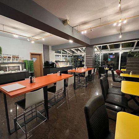 Globotel Hotel Гарбсен Экстерьер фото