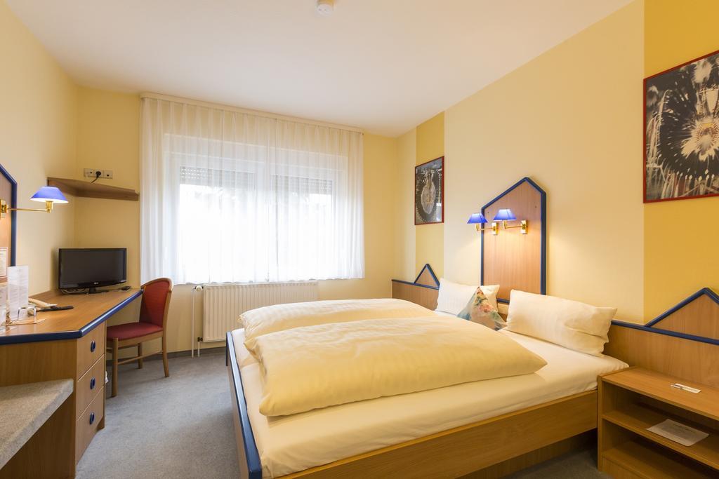 Globotel Hotel Гарбсен Экстерьер фото