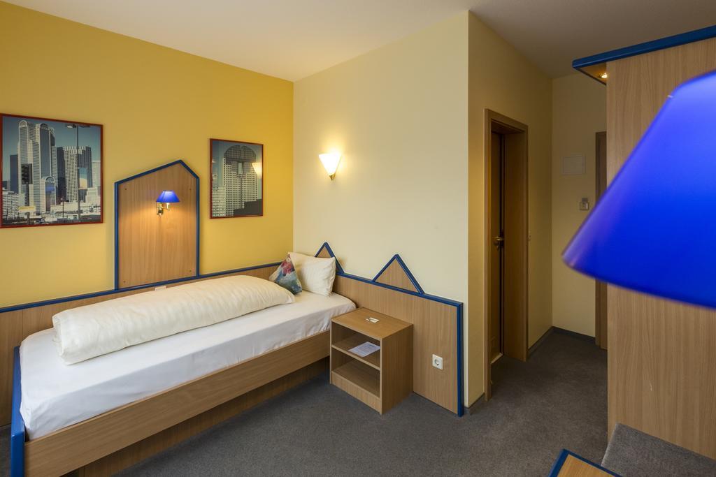 Globotel Hotel Гарбсен Экстерьер фото