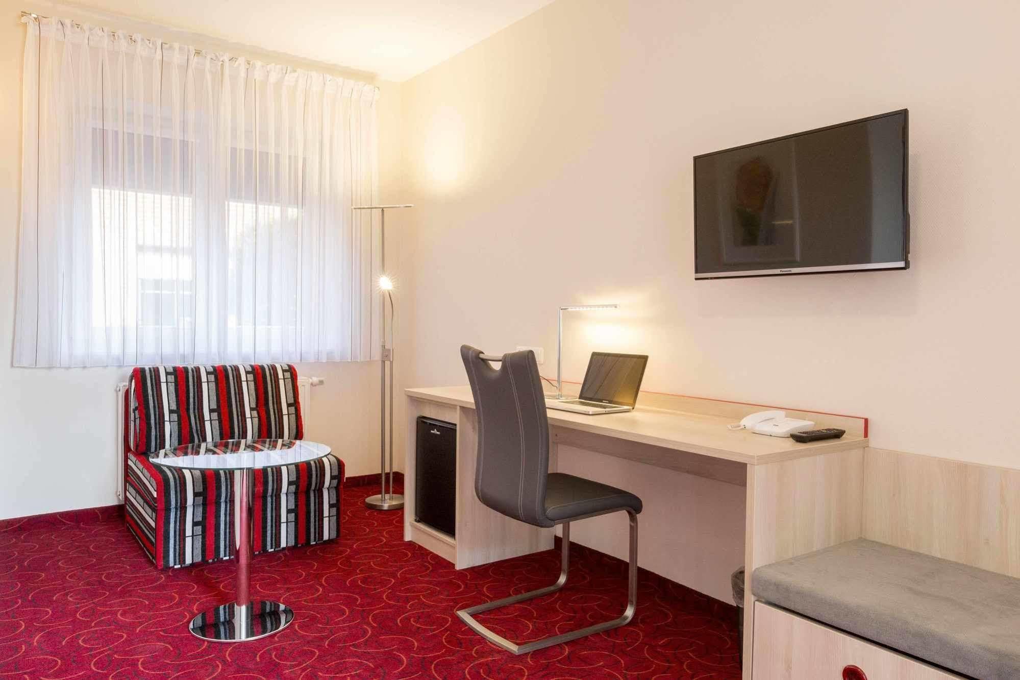 Globotel Hotel Гарбсен Экстерьер фото