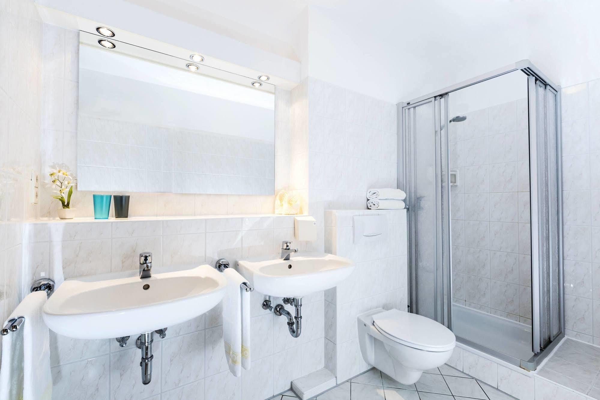 Globotel Hotel Гарбсен Экстерьер фото