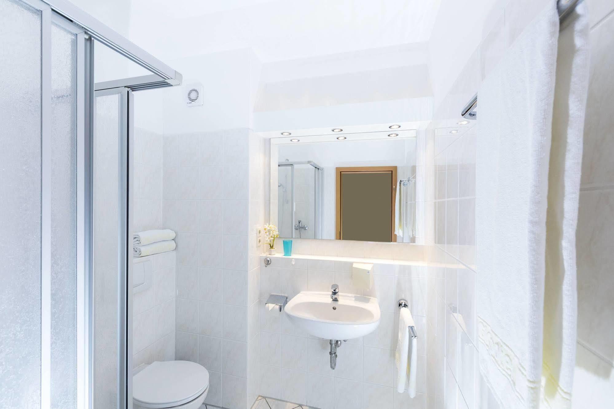 Globotel Hotel Гарбсен Экстерьер фото